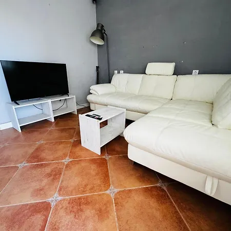 Problueidc בית אירוח *